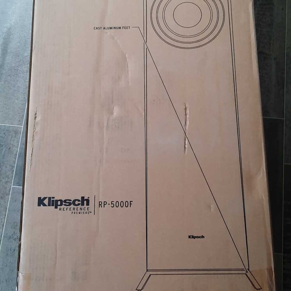 Stereo system with speakers